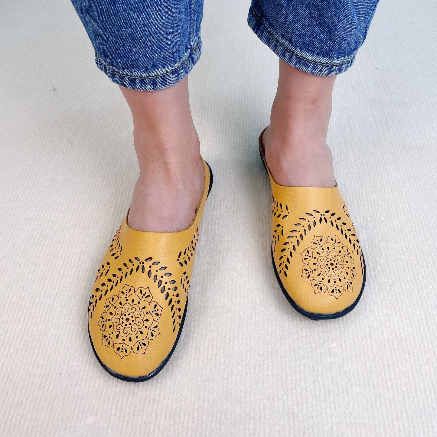 🔥Casual All-match Hollow Slippers