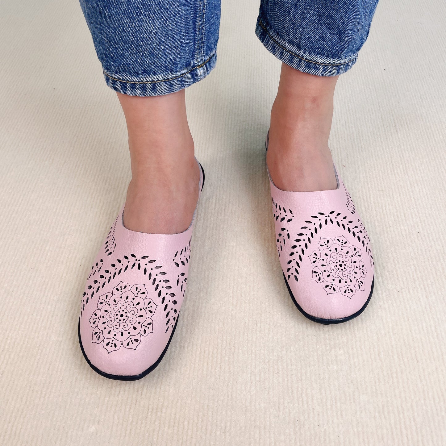 🔥Casual All-match Hollow Slippers