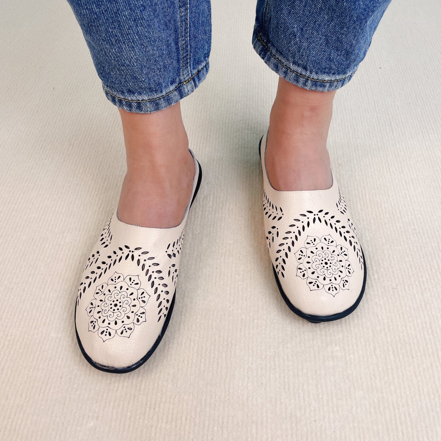🔥Casual All-match Hollow Slippers